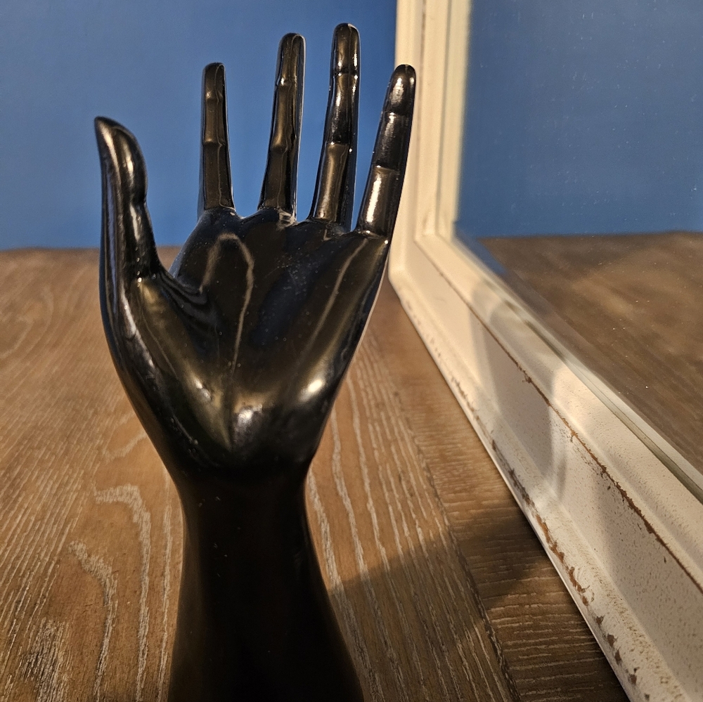 Handy Hand - Picture 4 of 4